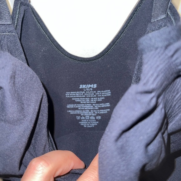 NWOT SKIMS SHAPEWEAR SEAMLESS SCULPT MID THIGH BODYSUIT ONYX BLACK LARGE - Picture 3 of 4